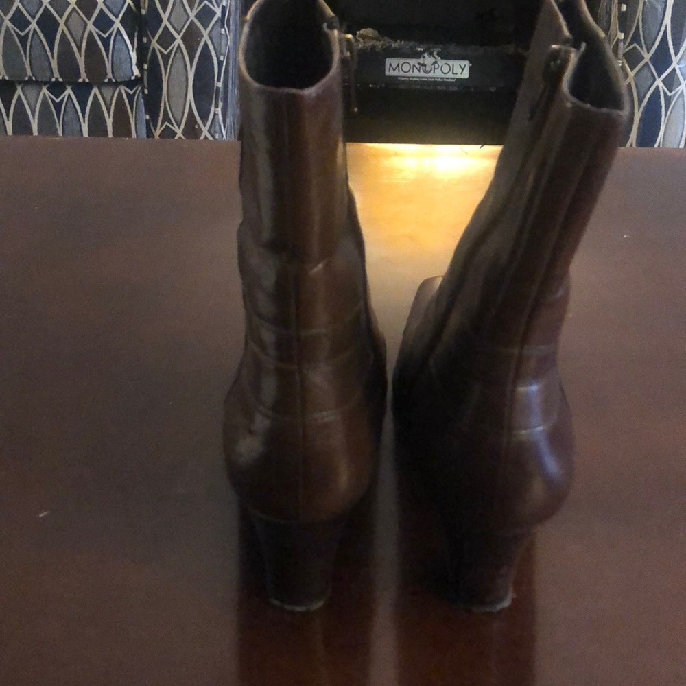 Brown leather boots - Picture 2 of 3